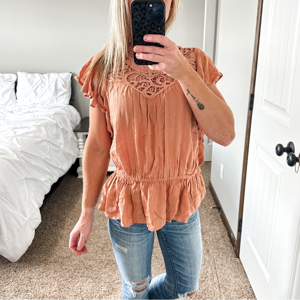 Coco + Jaimeson Short Sleeve Ruffle Flowy Peachy … - image 1